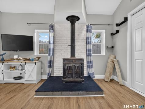 13 Woodlawn Avenue Waterford CT 06385