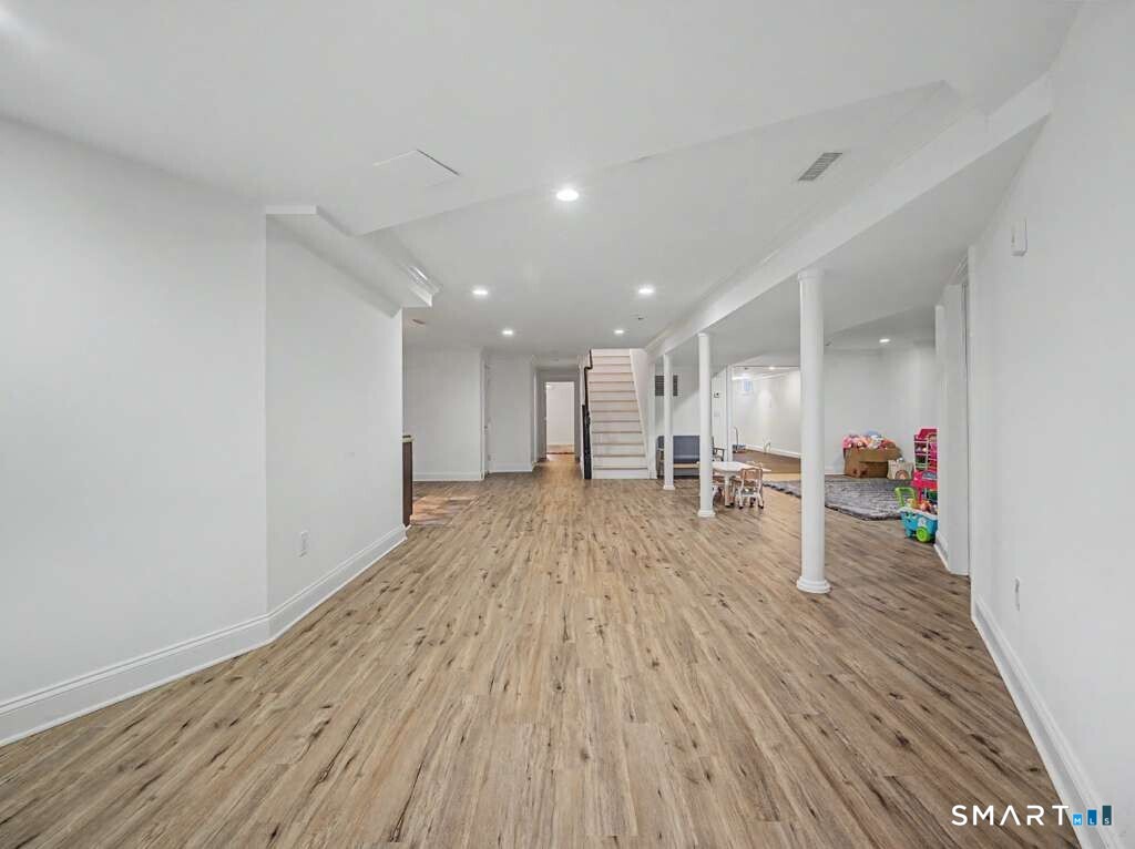 125 Skunk Lane Wilton CT 06897