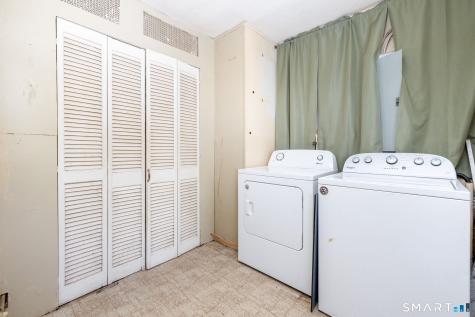 16 Walnut Circle Windsor Locks CT 06096