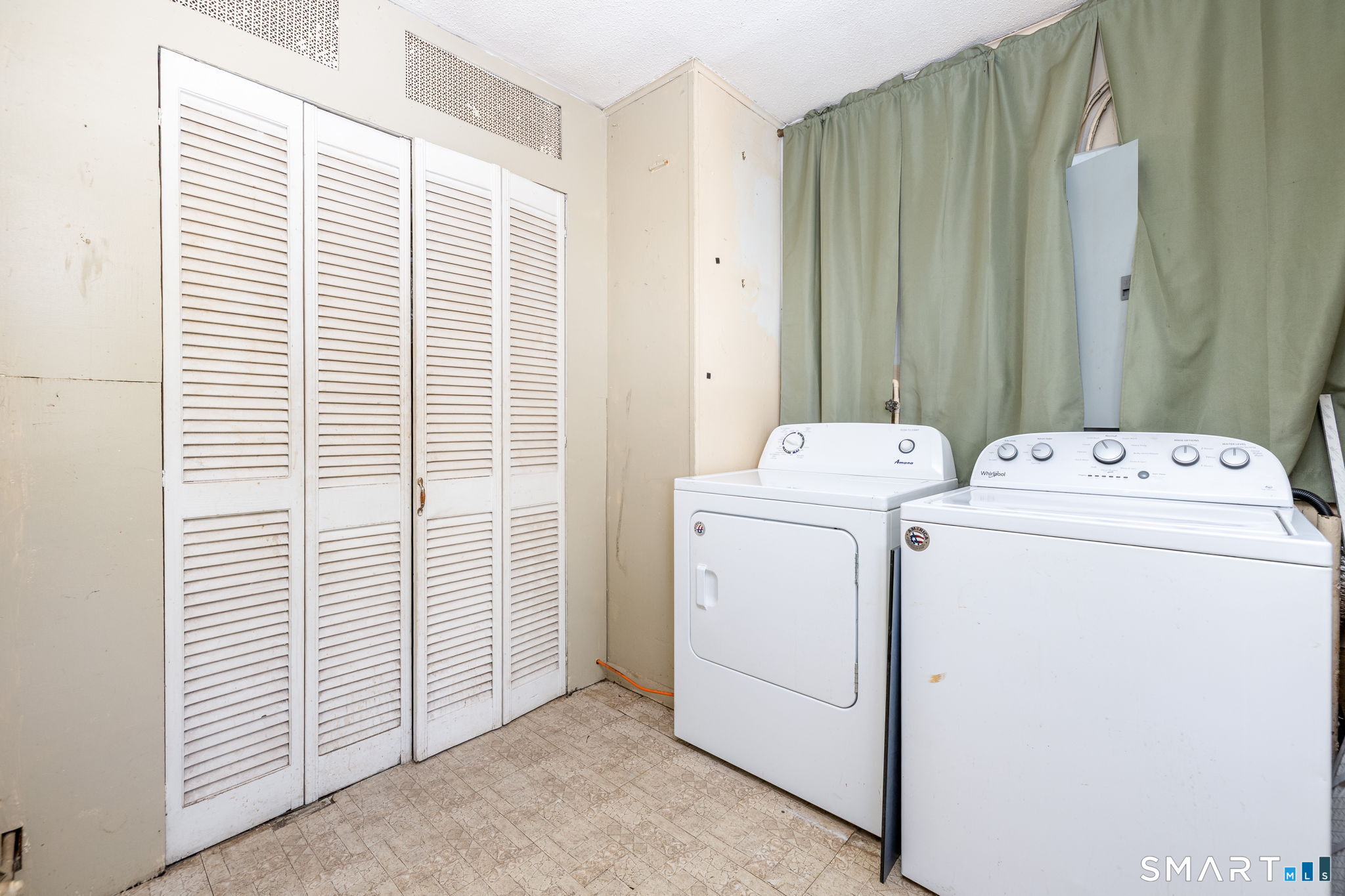 16 Walnut Circle Windsor Locks CT 06096