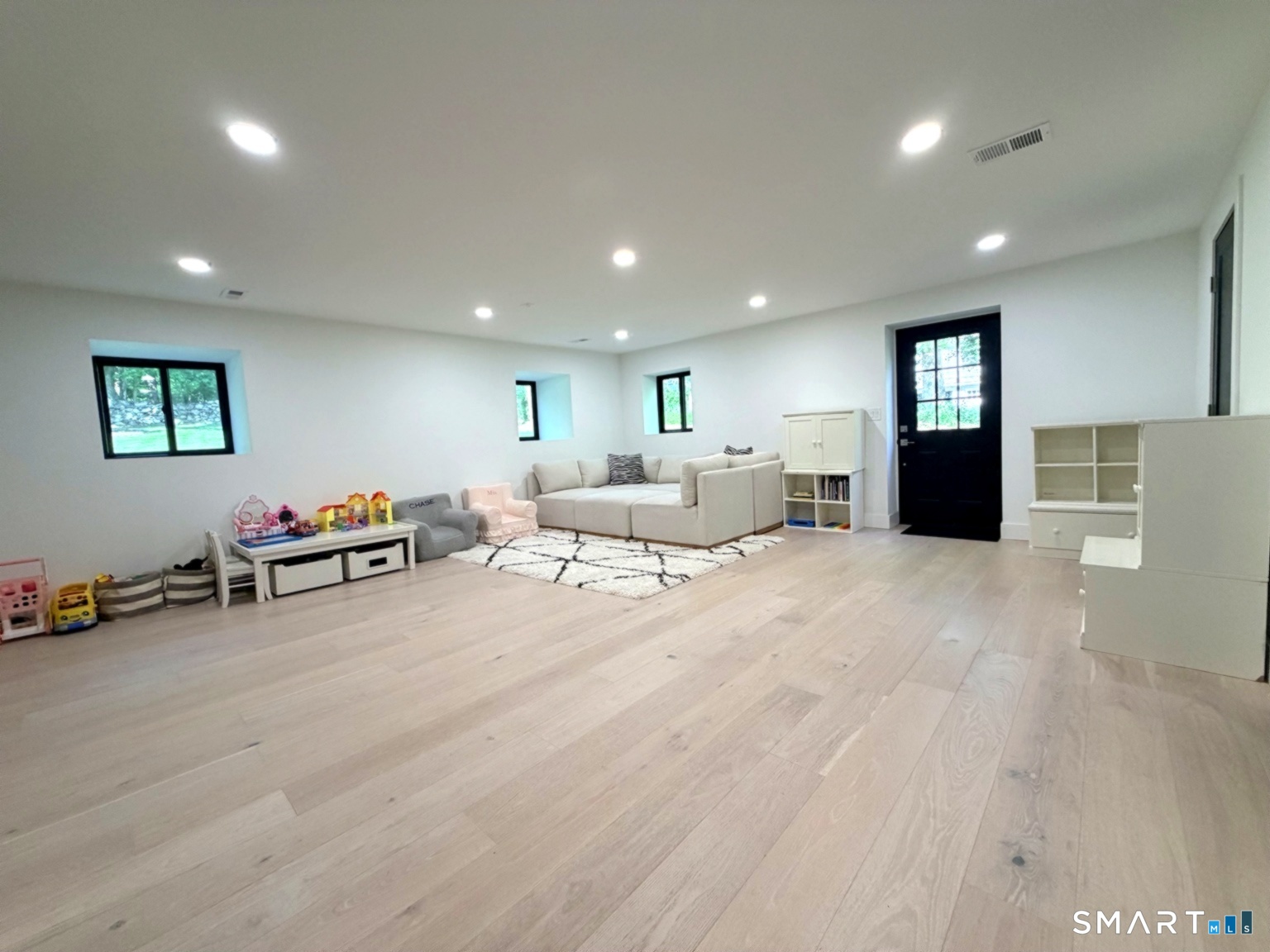 355 Surrey Lane Fairfield CT 06824