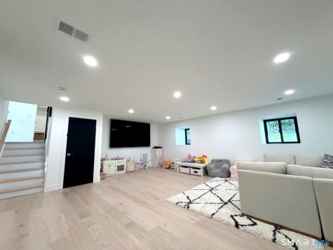 355 Surrey Lane Fairfield CT 06824