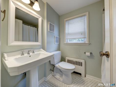 35 Helaine Road Manchester CT 06042