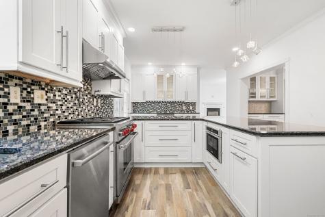 2 Abbey Lane Newtown CT 06470