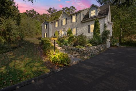 2 Abbey Lane Newtown CT 06470