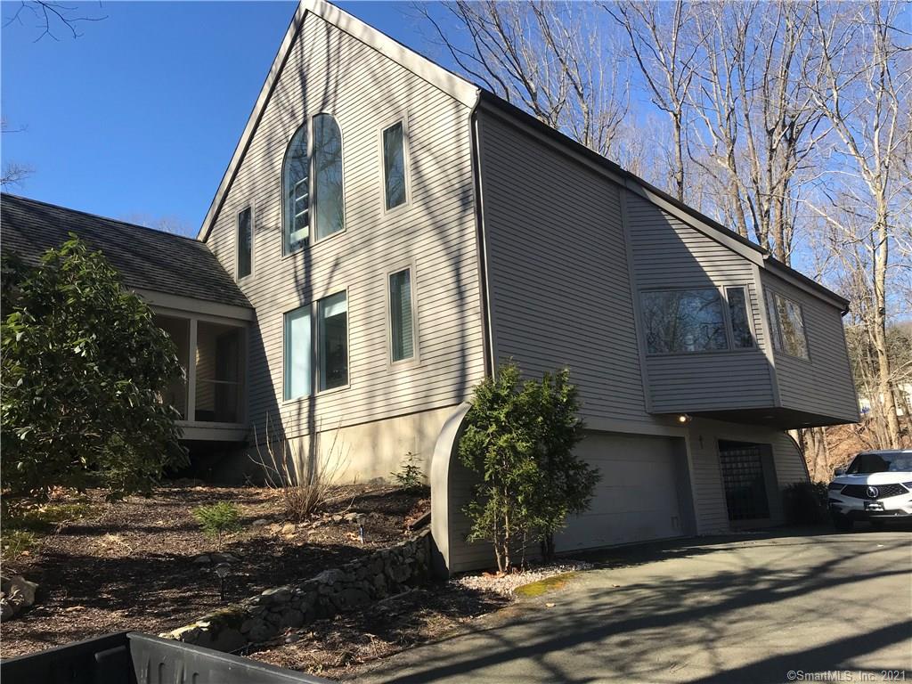 86 Taunton Lake Road Newtown CT 06470