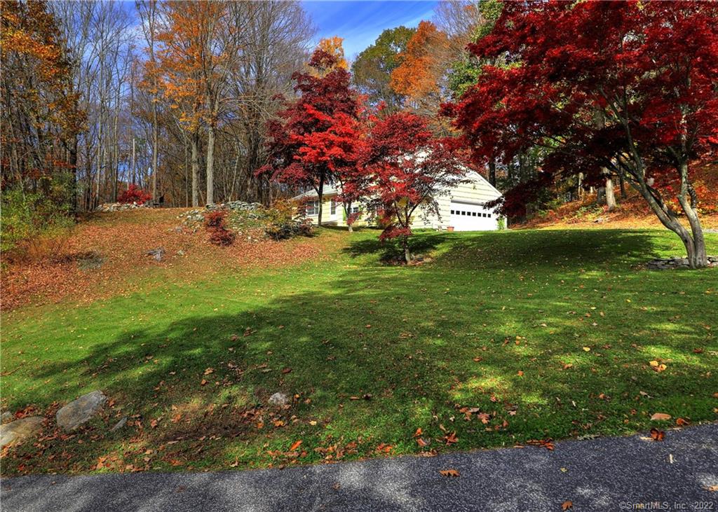 11 Werf Drive Redding CT 06896