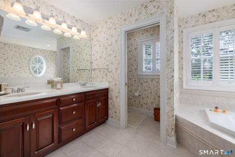 21 Merlins Lane Newtown CT 06470
