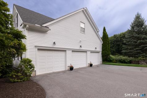 21 Merlins Lane Newtown CT 06470