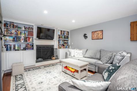 20 Munnisunk Drive Simsbury CT 06070