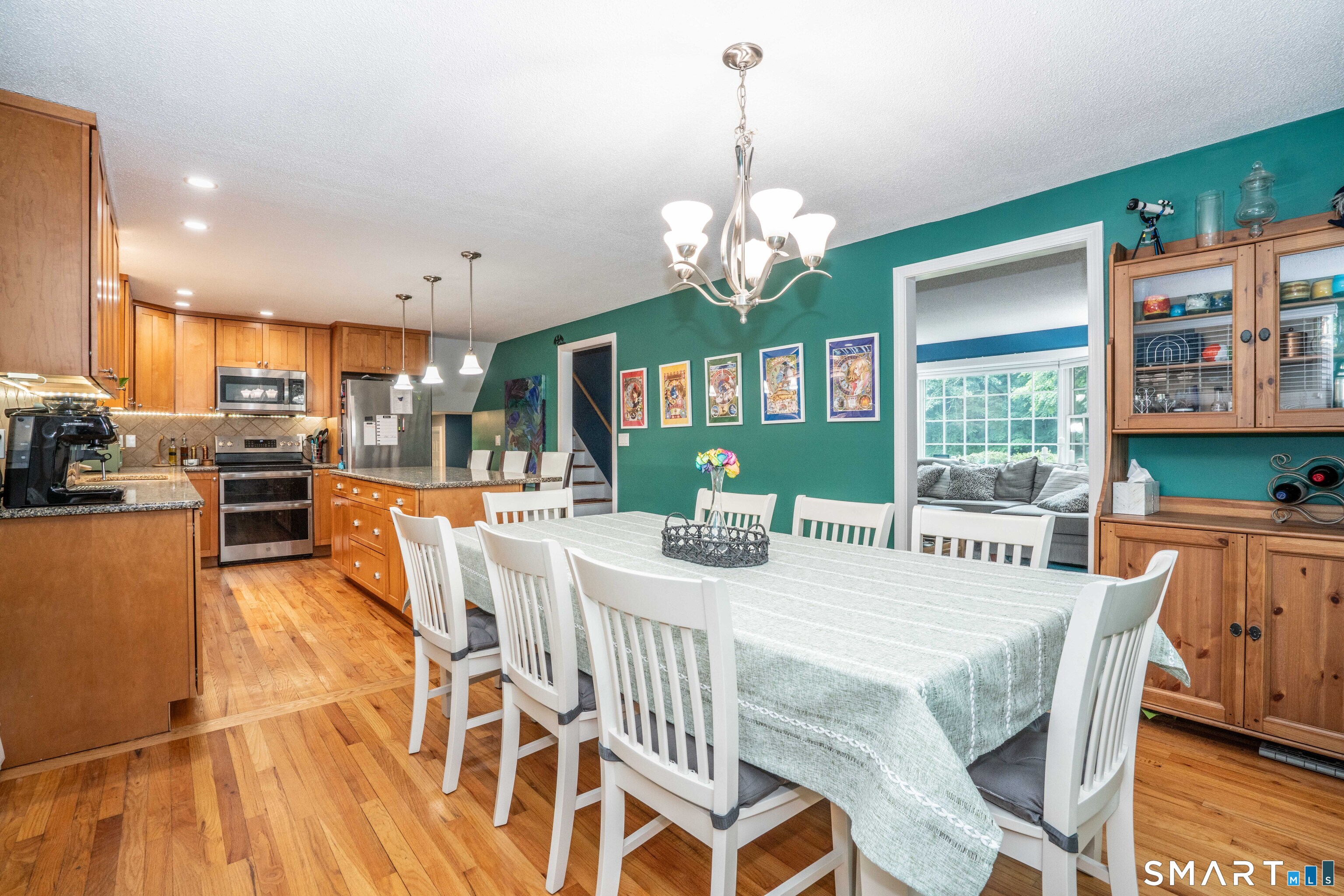 20 Munnisunk Drive Simsbury CT 06070