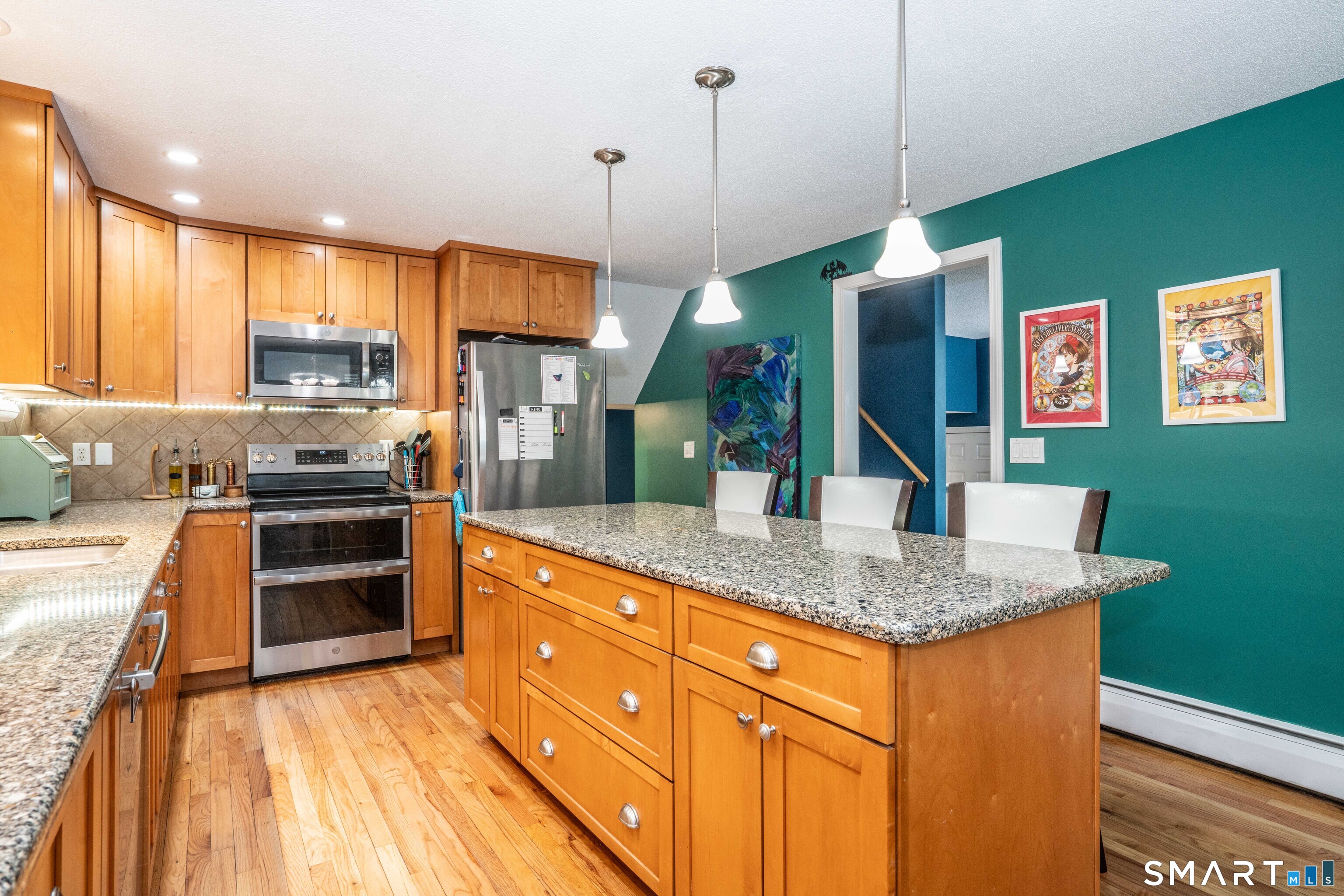 20 Munnisunk Drive Simsbury CT 06070