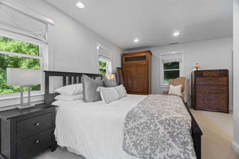 10 Lakeview Terrace Newtown CT 06482