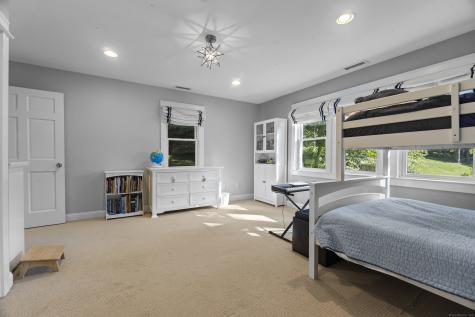 10 Lakeview Terrace Newtown CT 06482