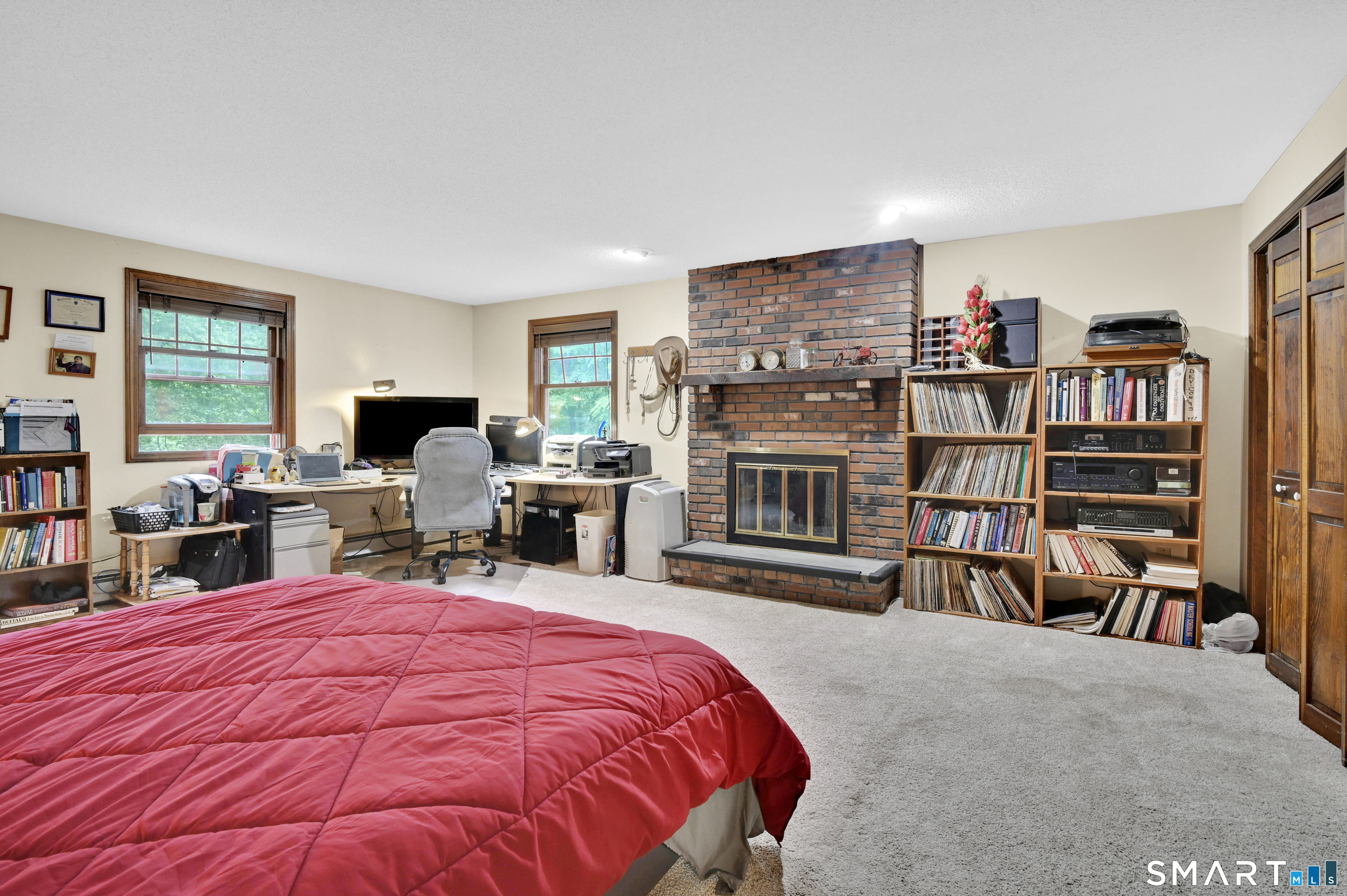 27 Snipsic Lake Road Ellington CT 06029