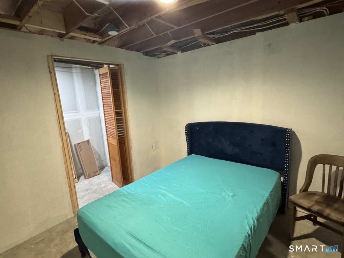 27 Snipsic Lake Road Ellington CT 06029
