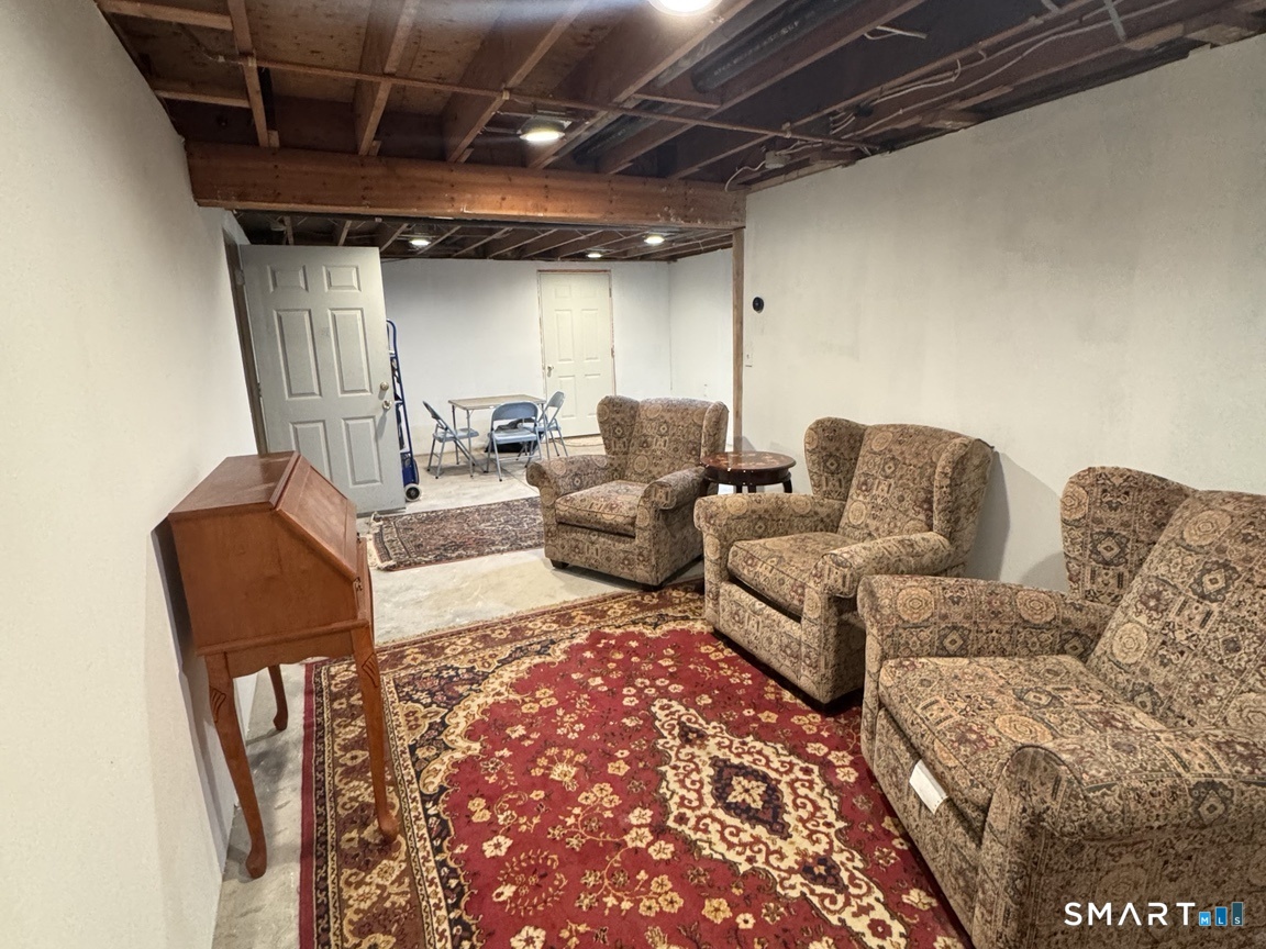 27 Snipsic Lake Road Ellington CT 06029