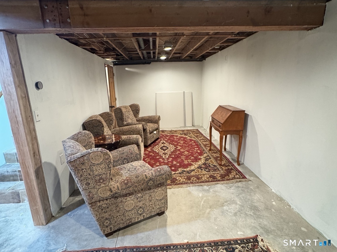 27 Snipsic Lake Road Ellington CT 06029