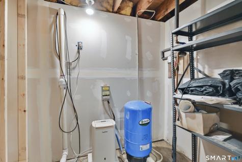 27 Snipsic Lake Road Ellington CT 06029