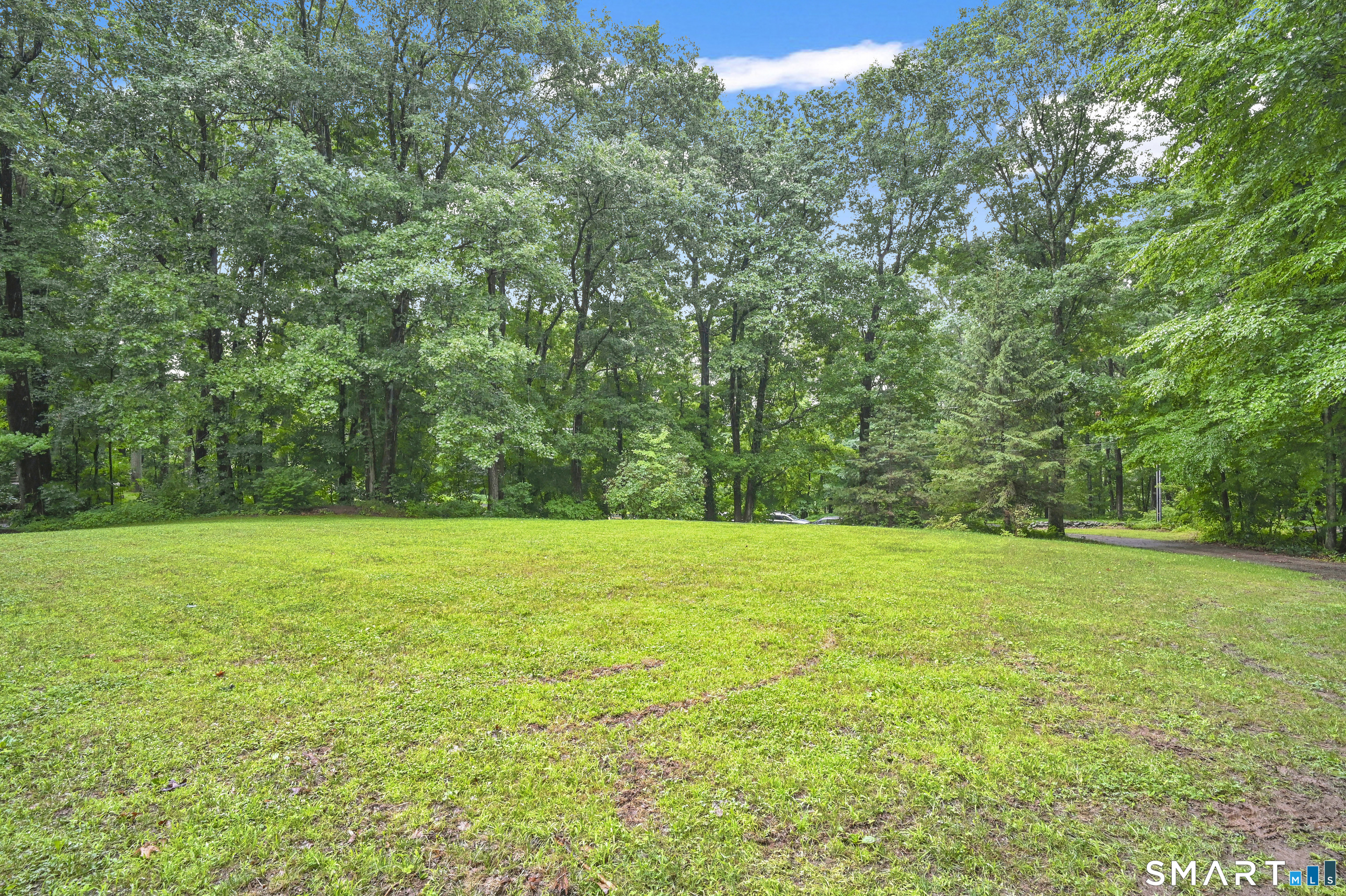27 Snipsic Lake Road Ellington CT 06029
