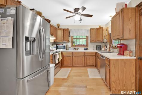 27 Snipsic Lake Road Ellington CT 06029