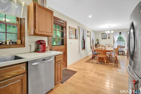27 Snipsic Lake Road Ellington CT 06029