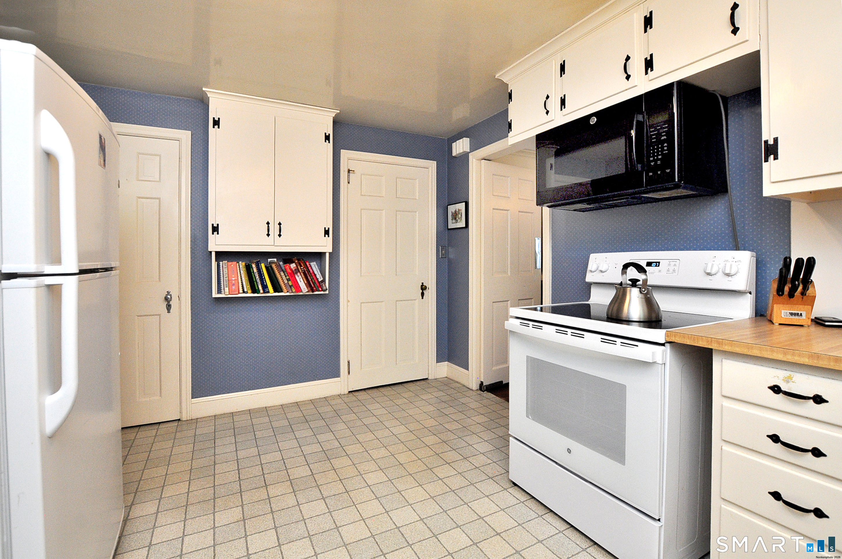 102 Ridgewood Road West Hartford CT 06107
