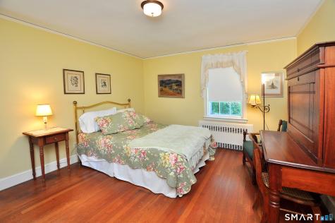 102 Ridgewood Road West Hartford CT 06107