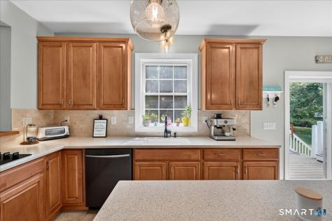 15-R Lee Road Waterford CT 06385