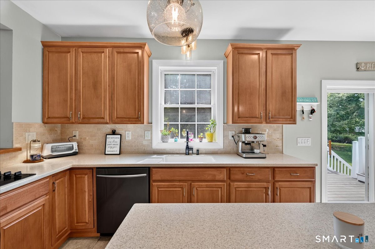 15-R Lee Road Waterford CT 06385