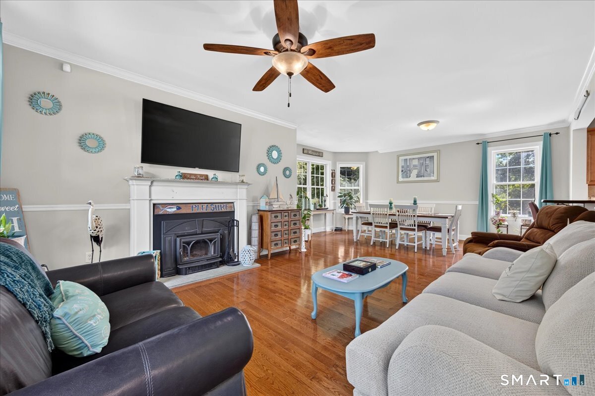 15-R Lee Road Waterford CT 06385