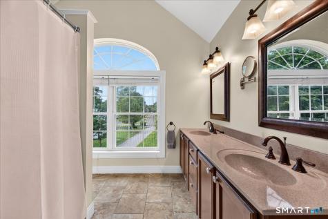 15-R Lee Road Waterford CT 06385