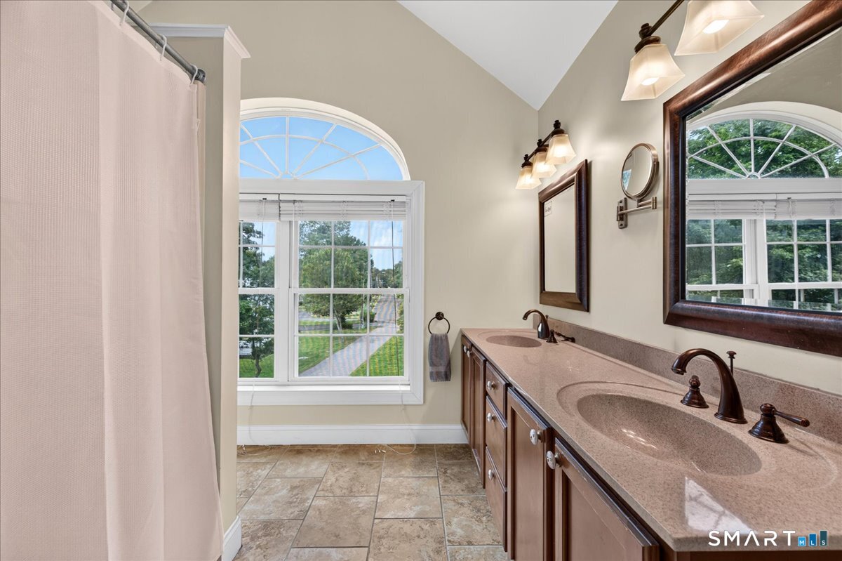 15-R Lee Road Waterford CT 06385