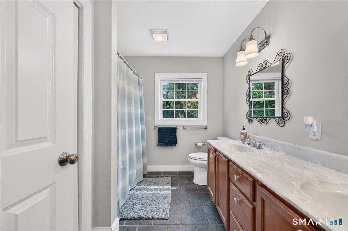 15-R Lee Road Waterford CT 06385