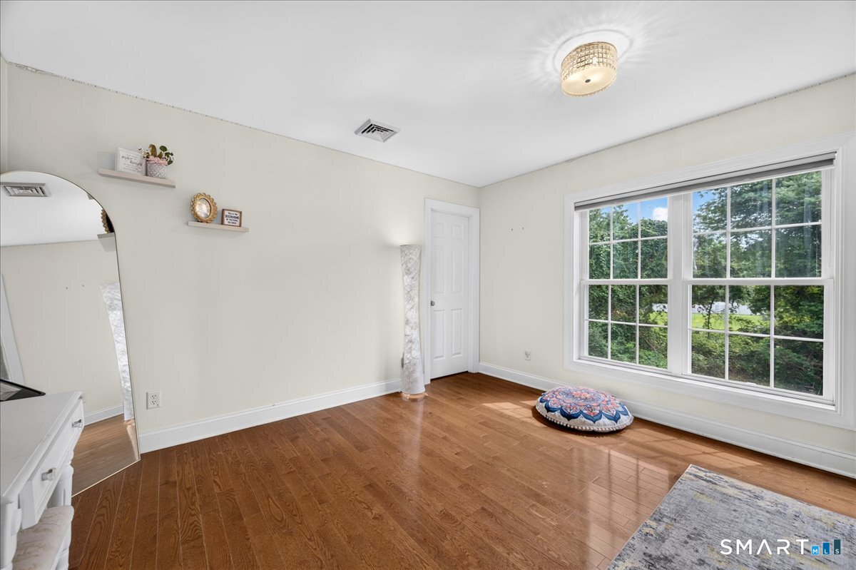 15-R Lee Road Waterford CT 06385