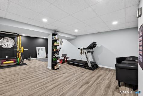 15-R Lee Road Waterford CT 06385