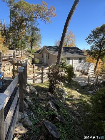 22 Hemlock Trail Newtown CT 06482