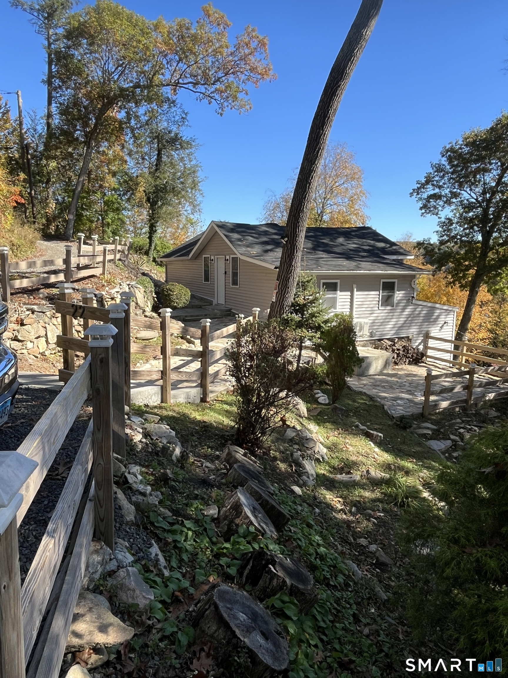 22 Hemlock Trail Newtown CT 06482