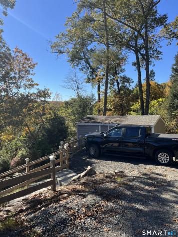 22 Hemlock Trail Newtown CT 06482
