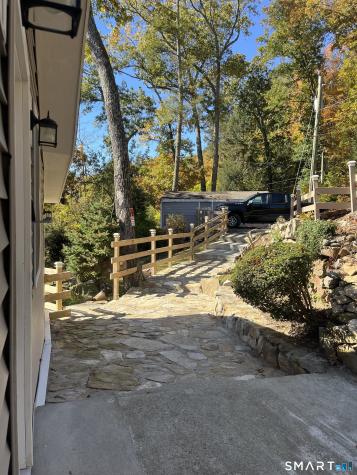 22 Hemlock Trail Newtown CT 06482