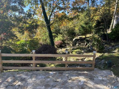 22 Hemlock Trail Newtown CT 06482