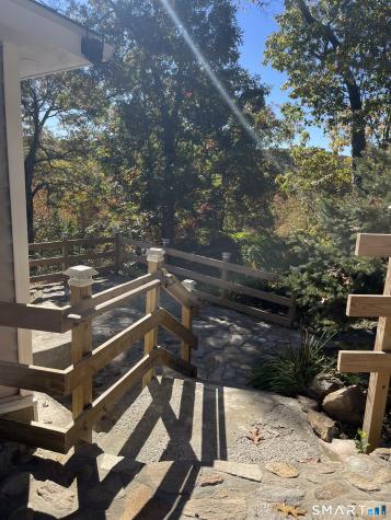 22 Hemlock Trail Newtown CT 06482