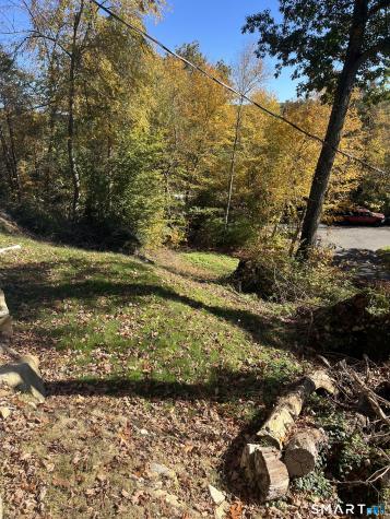 22 Hemlock Trail Newtown CT 06482