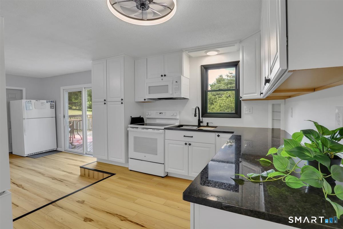 28 Mcnabola Lane Wallingford CT 06492