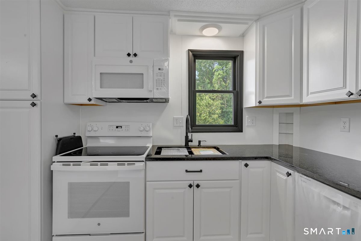 28 Mcnabola Lane Wallingford CT 06492