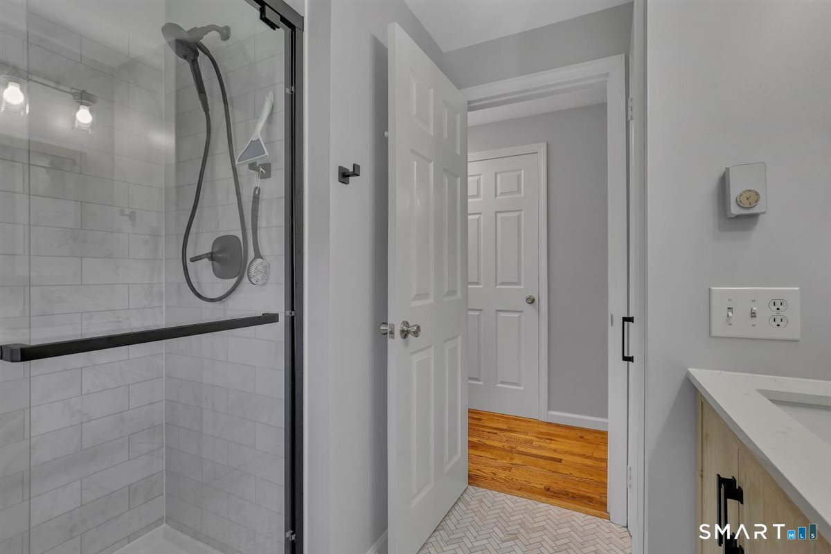 28 Mcnabola Lane Wallingford CT 06492
