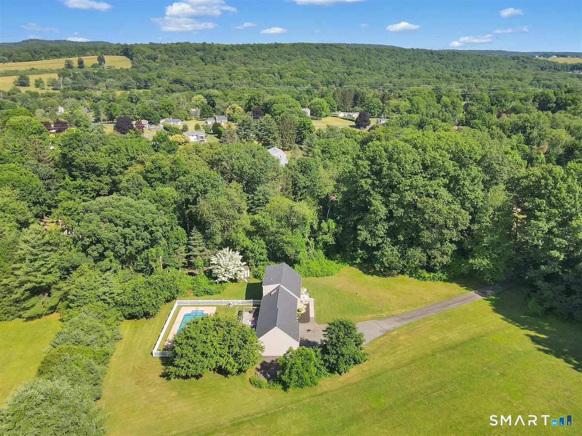 28 Mcnabola Lane Wallingford CT 06492