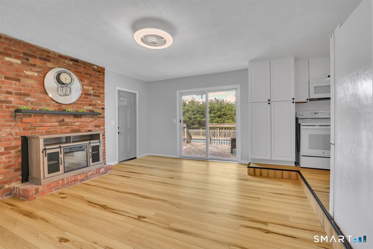 28 Mcnabola Lane Wallingford CT 06492