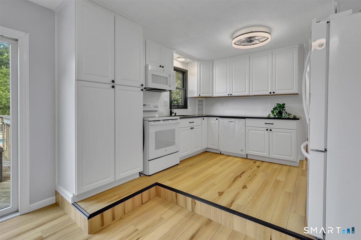 28 Mcnabola Lane Wallingford CT 06492