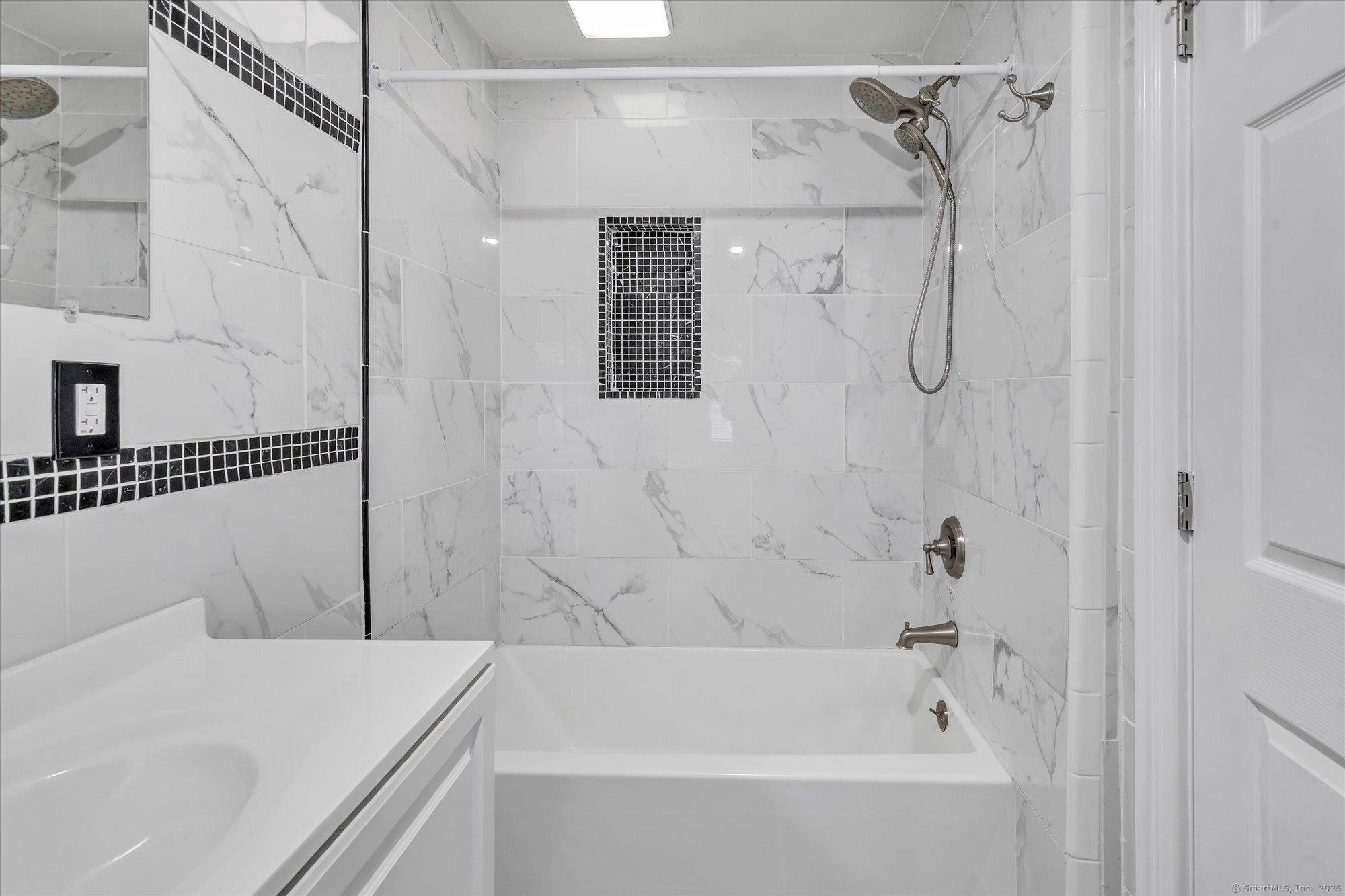 374 Mapledale Place Bridgeport CT 06610